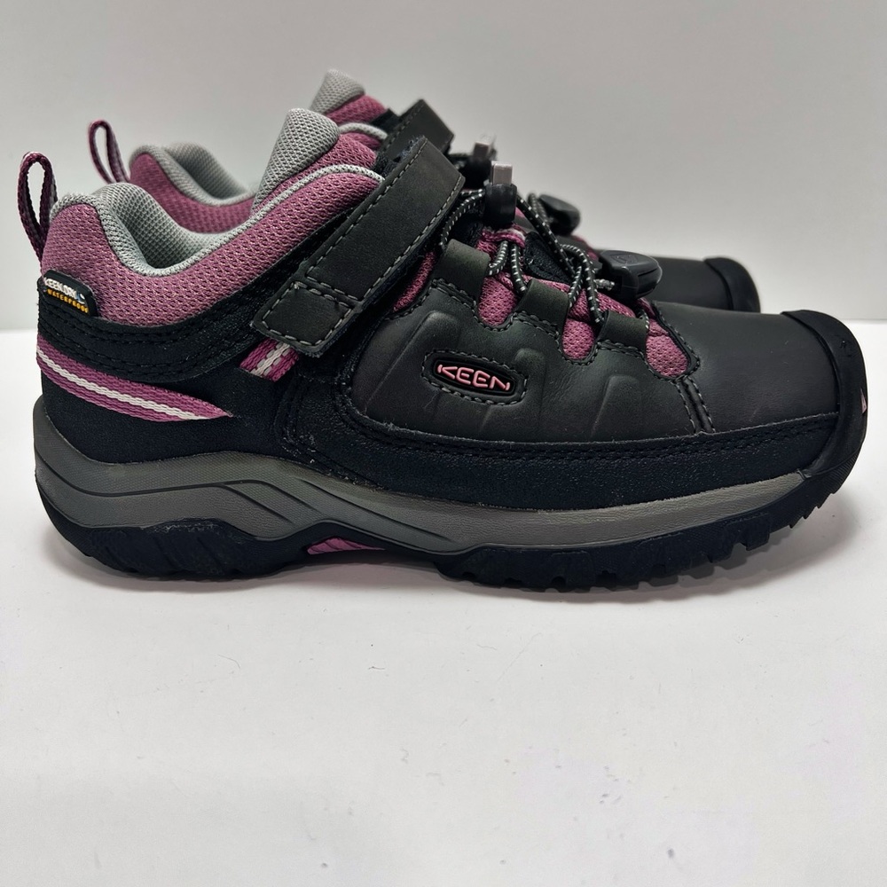 KEEN Kids' Black and Pink Outdoor Sneaker